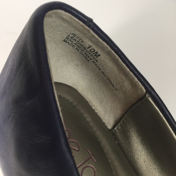 Me Too navy wedge w/ gathered leather front toe 10 - Picture 4 of 6